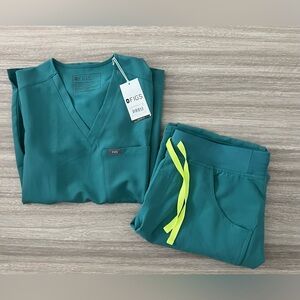 Figs Small Kade Scrub Pant in Marine. NWOT.